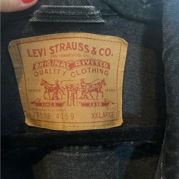 Levi's Men's Dark Denim Jacket - Picture 2 of 8